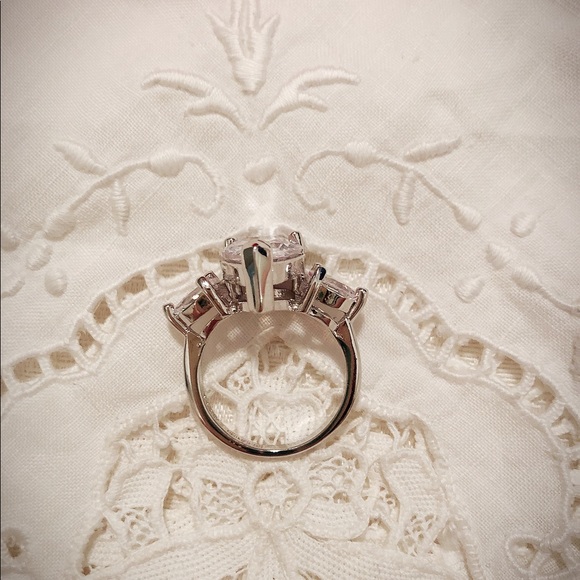 đĽSALEđĽ 5CT Pear Diamond Engagement Ring - Picture 2 of 7